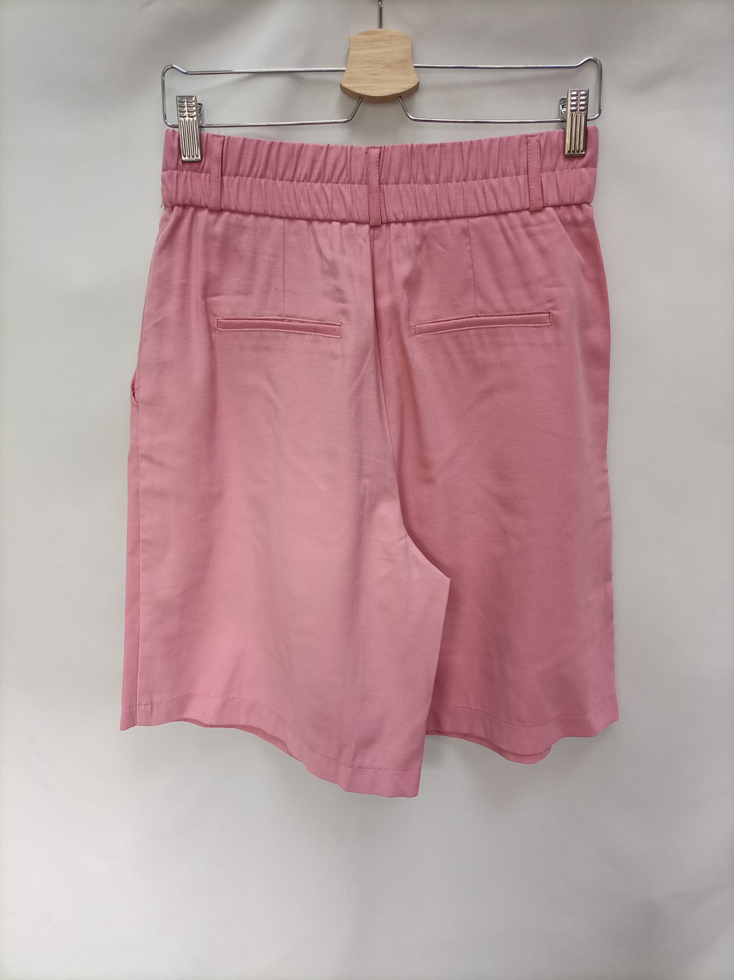 STRADIVARIUS. Bermudas rosas  T.40