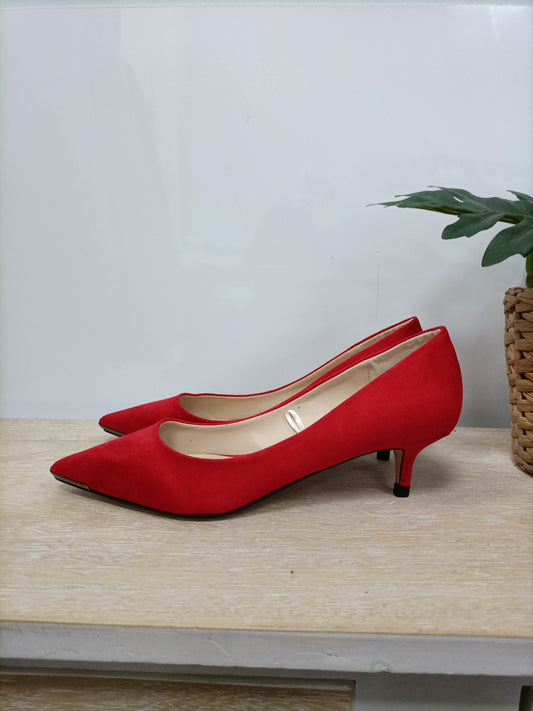 ZARA. Zapatos rojos de vestir .37