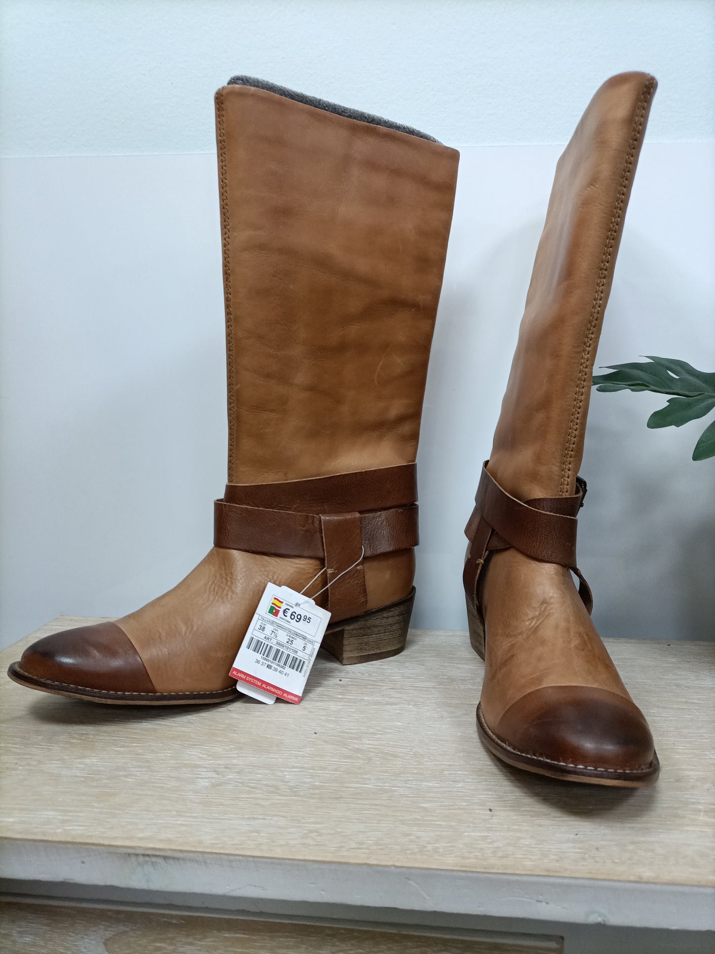 ZARA. Botas piel bicolor  T.38