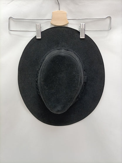PULL&BEAR. Sombrero negro antelina T.s