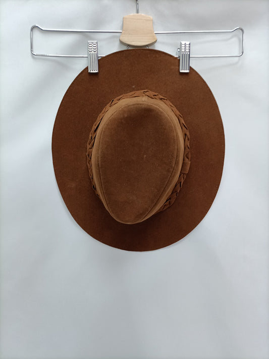 PULL&BEAR. Sombrero camel antelina T.s