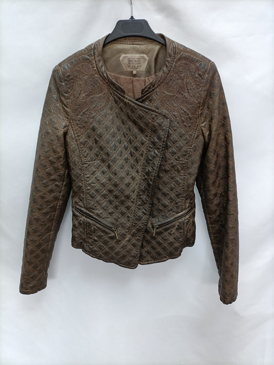 ZARA. Cazadora marrón polipiel T.m