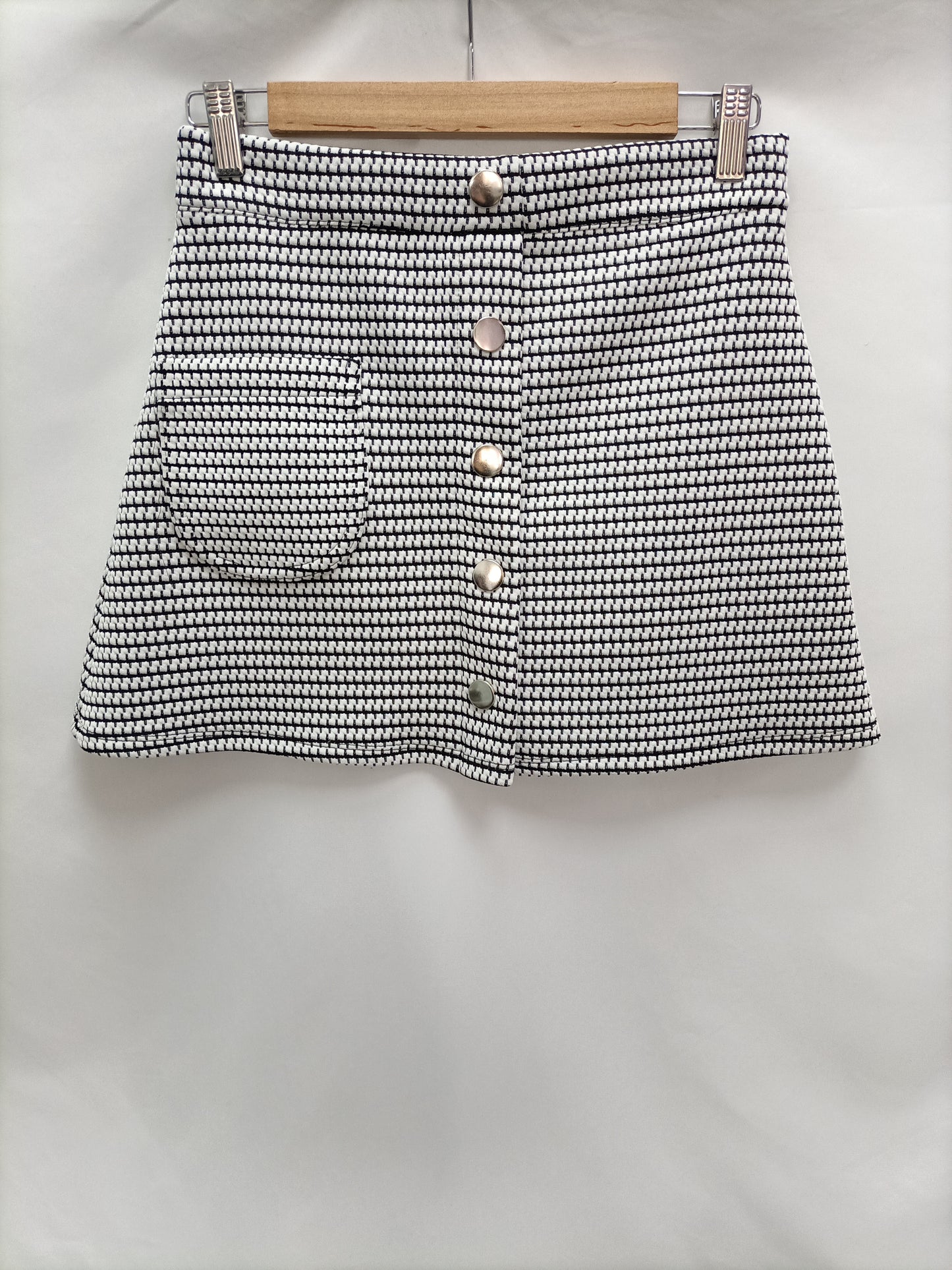 PULL&BEAR. Falda textura negra y blanca T.m