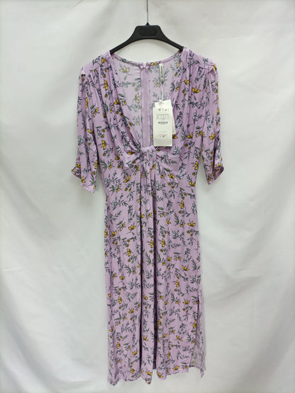 STRADIVARIUS. Vestido midi lila T.l