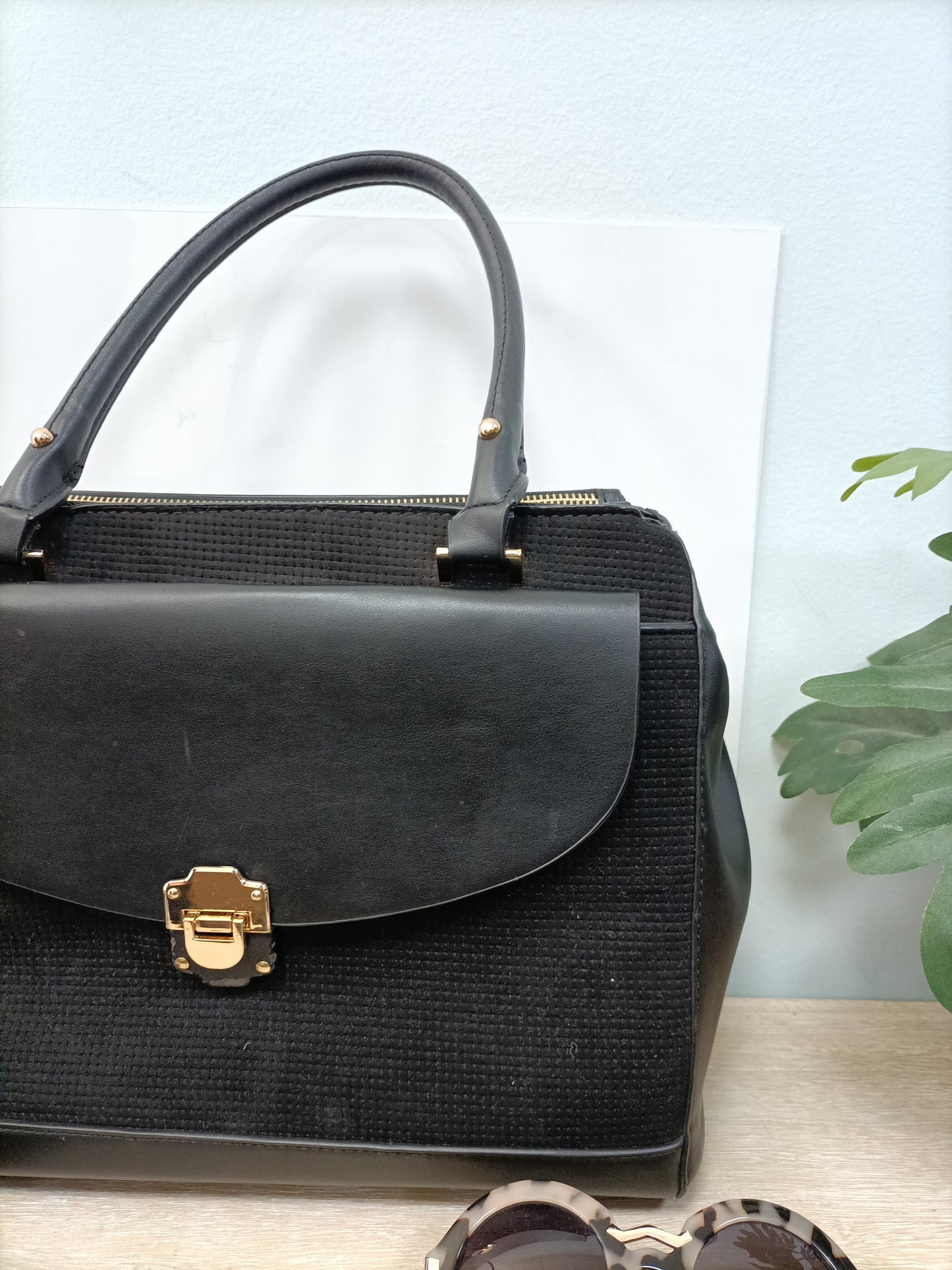 PARFOIS. Bolso negro doble textura