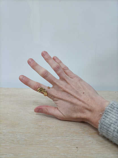 UTERQÜE. Anillo dorado T.14