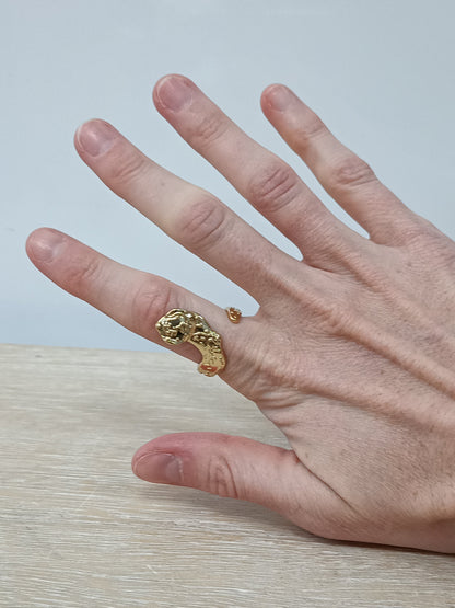 UTERQÜE. Anillo dorado T.14