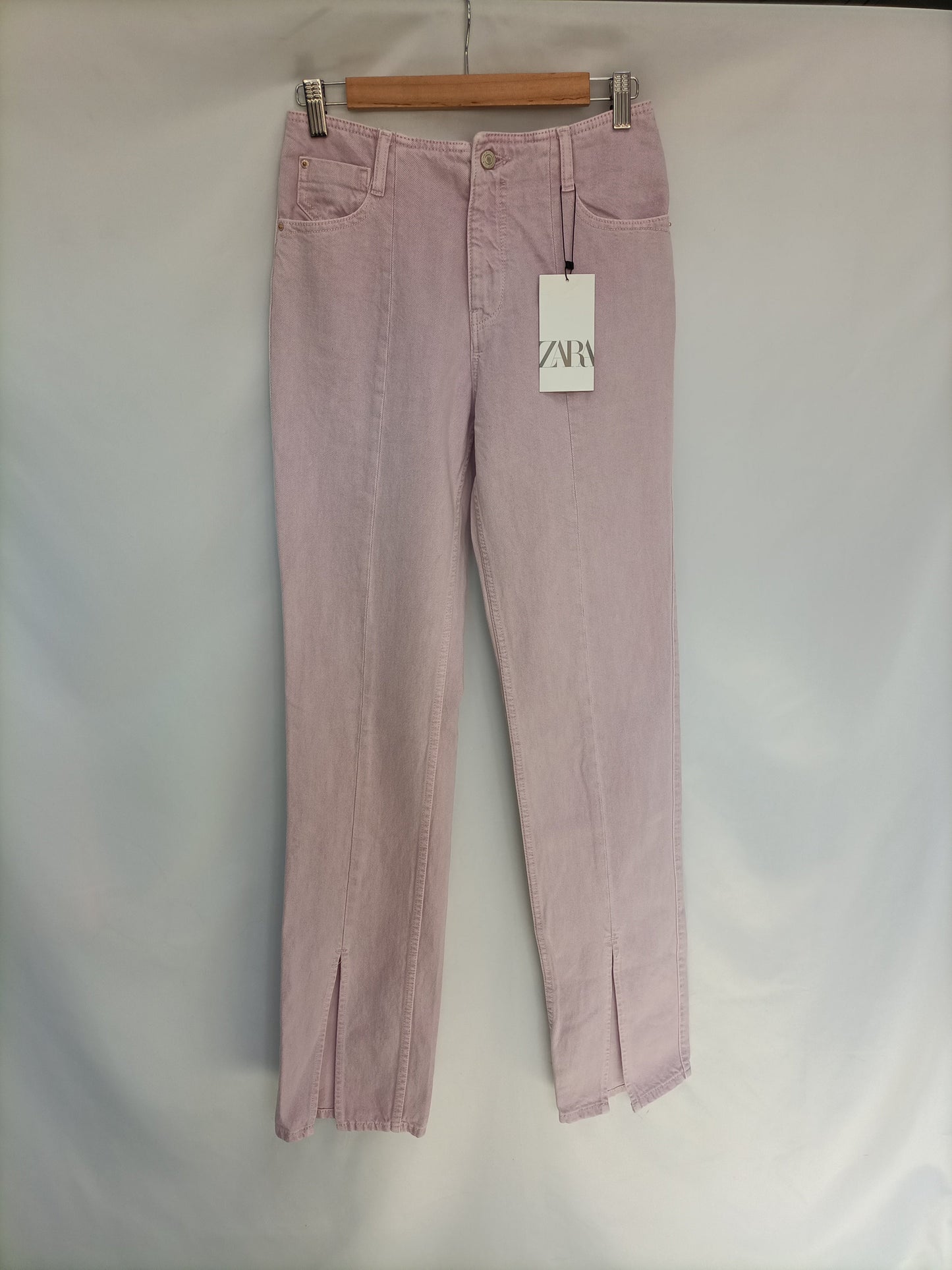ZARA. Pantalón rosa apertura T.36
