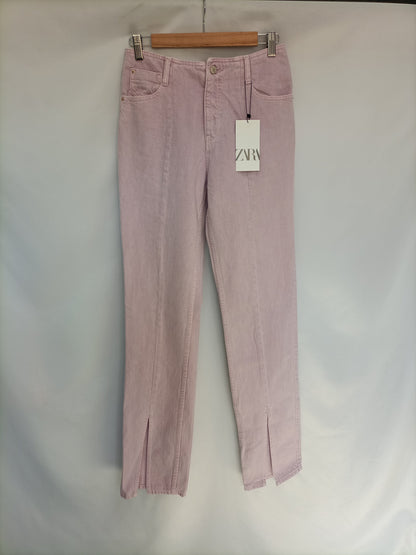 ZARA. Pantalón rosa apertura T.36