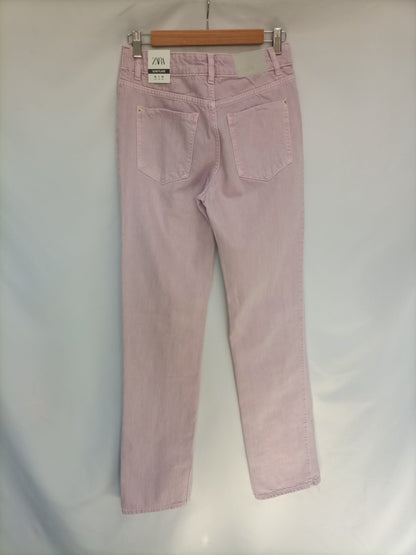 ZARA. Pantalón rosa apertura T.36