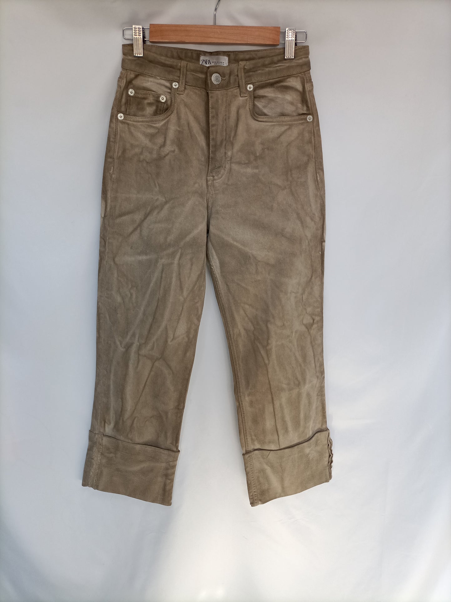 ZARA. Pantalón efecto lavado T.36