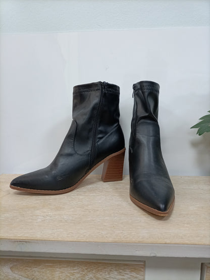 QUANTIQLO. Botín negro polipiel T. 38 (tara)