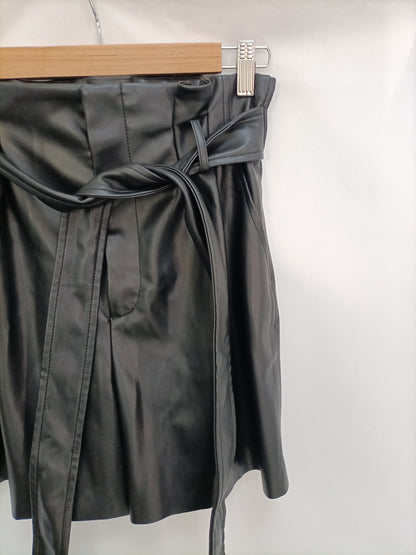 ZARA. Shorts polipiel T.s