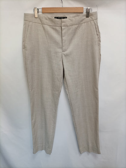 ZARA. Pantalón beige de vestir T.40