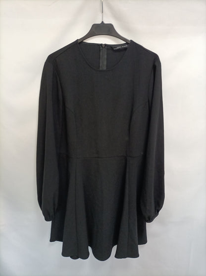 ZARA. Vestido corto negro T.l