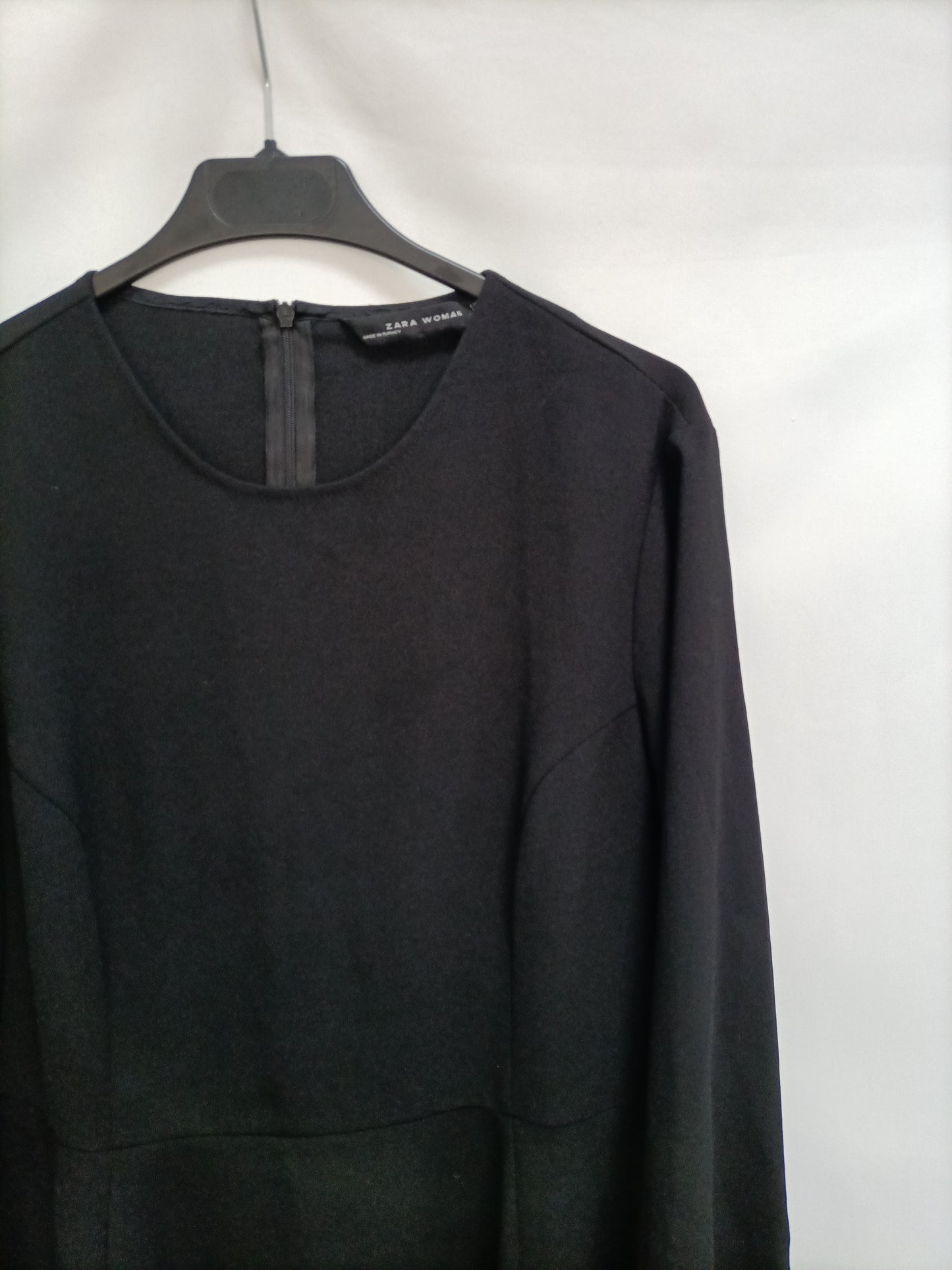 ZARA. Vestido corto negro T.l