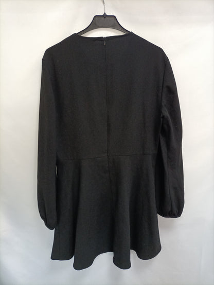 ZARA. Vestido corto negro T.l