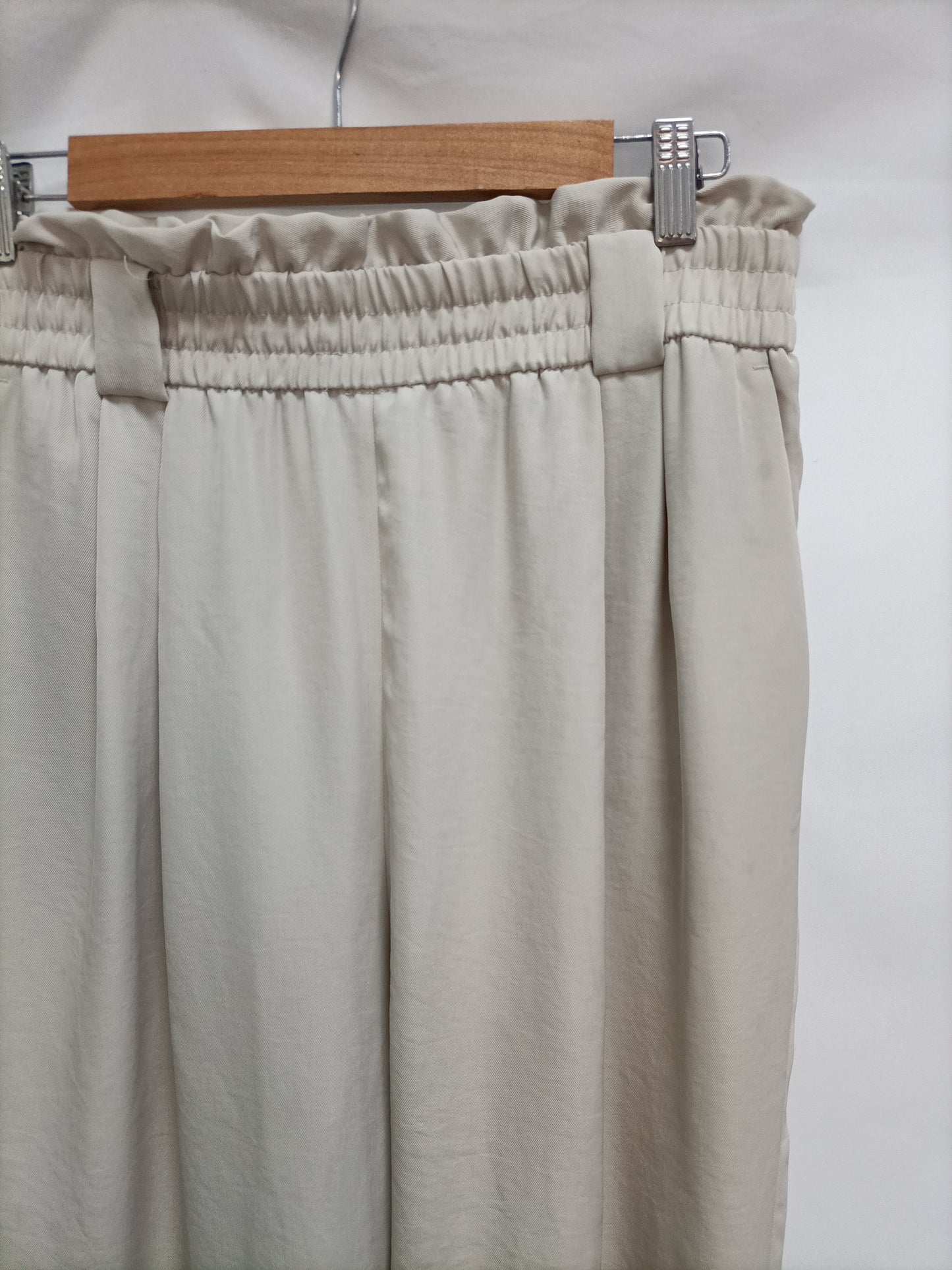 ZARA. Flowy beige trousers TL
