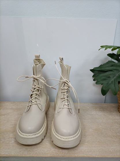 OTRAS. Botas beige polipiel T.36,5