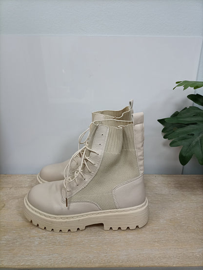 OTRAS. Botas beige polipiel T.36,5