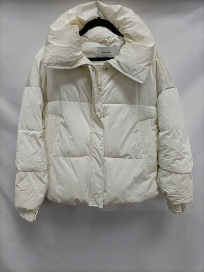 STRADIVARIUS. Plumas beige crudo T.m