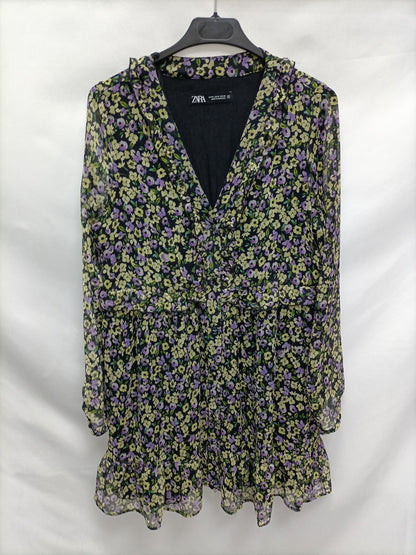 ZARA. Vestido corto flores T.m