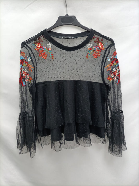 BERSHKA. Top plumeti bordado T.s