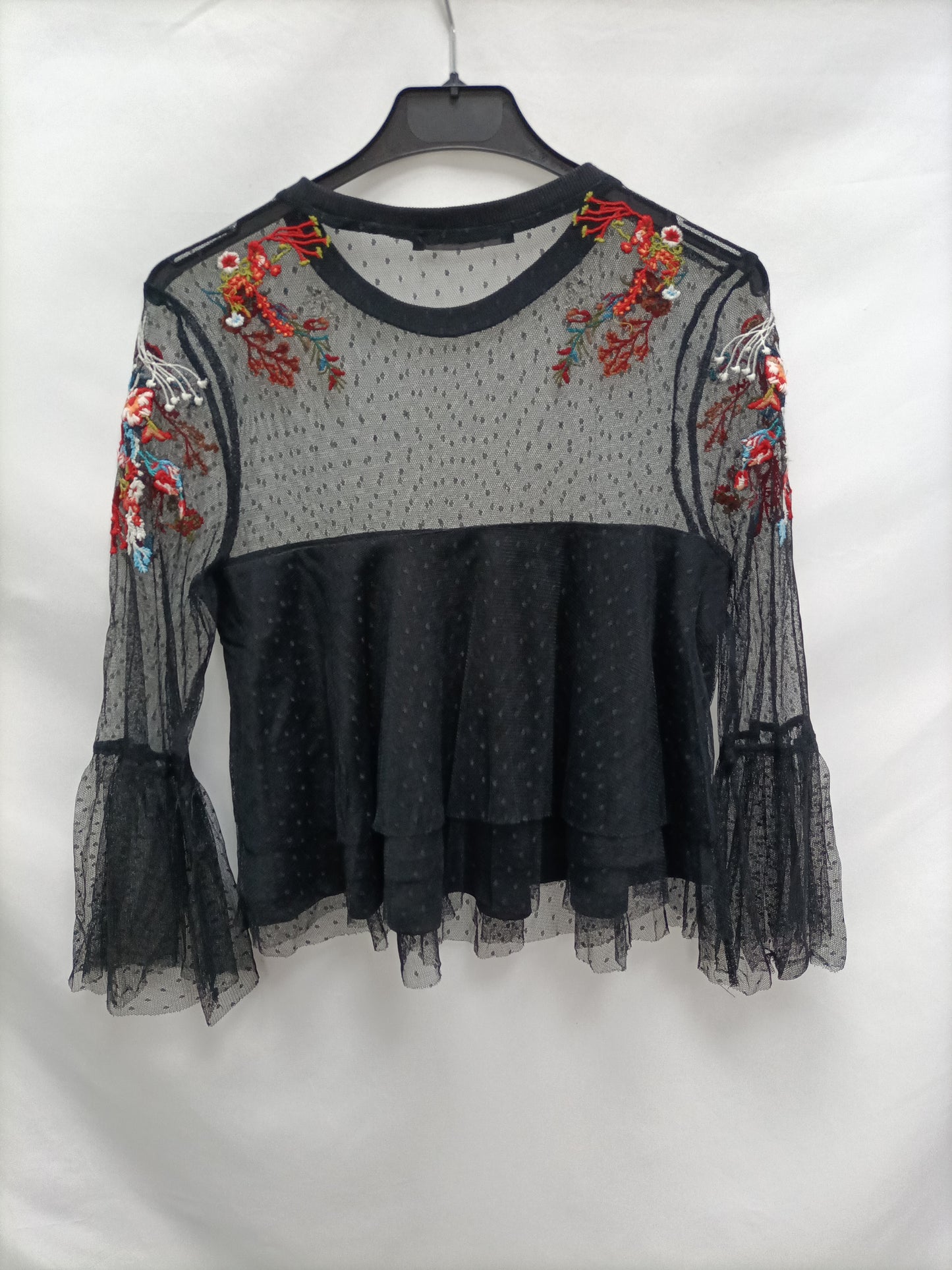 BERSHKA. Top plumeti bordado T.s