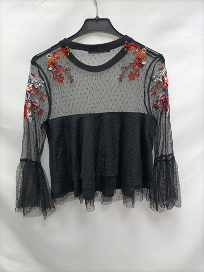 BERSHKA. Top plumeti bordado T.s