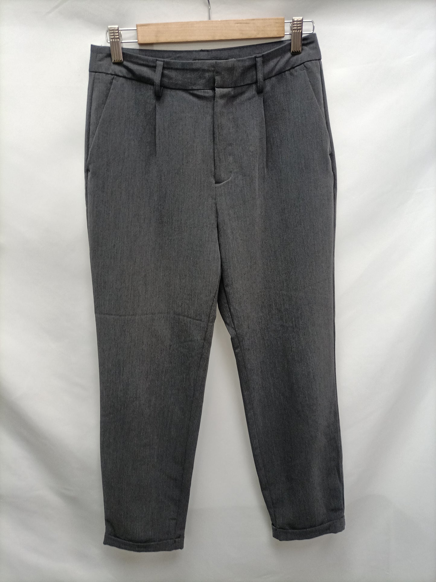 STRADIVARIUS. Pantalón gris fluido T.36