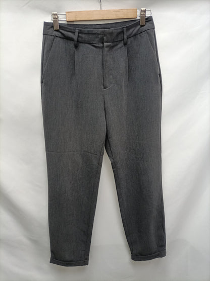 STRADIVARIUS. Pantalón gris fluido T.36
