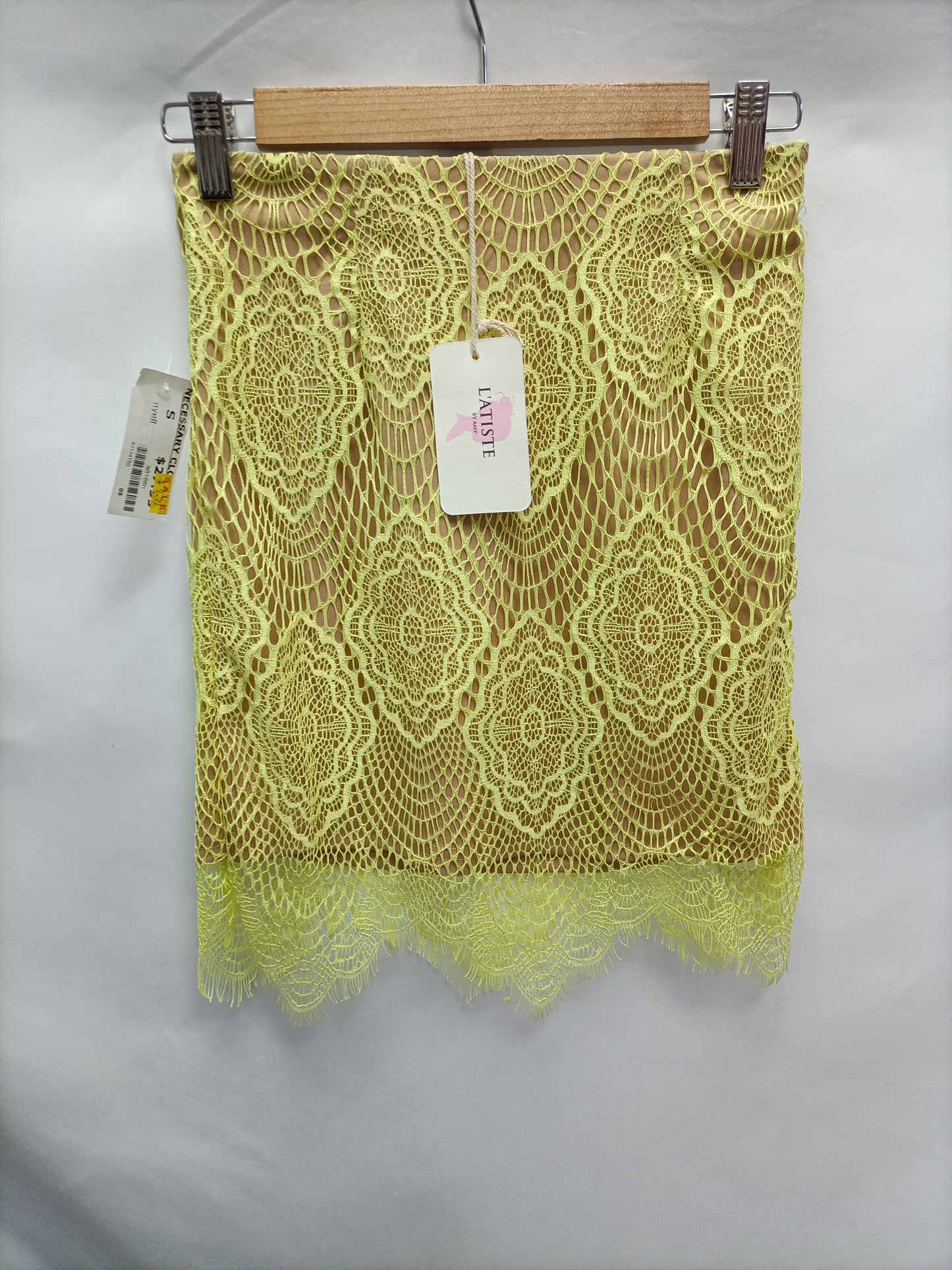 L'ATISTE. Yellow lace skirt Ts