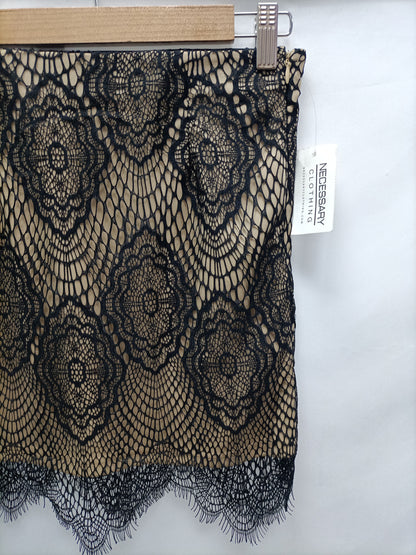 L'ATISTE. Black lace skirt Ts