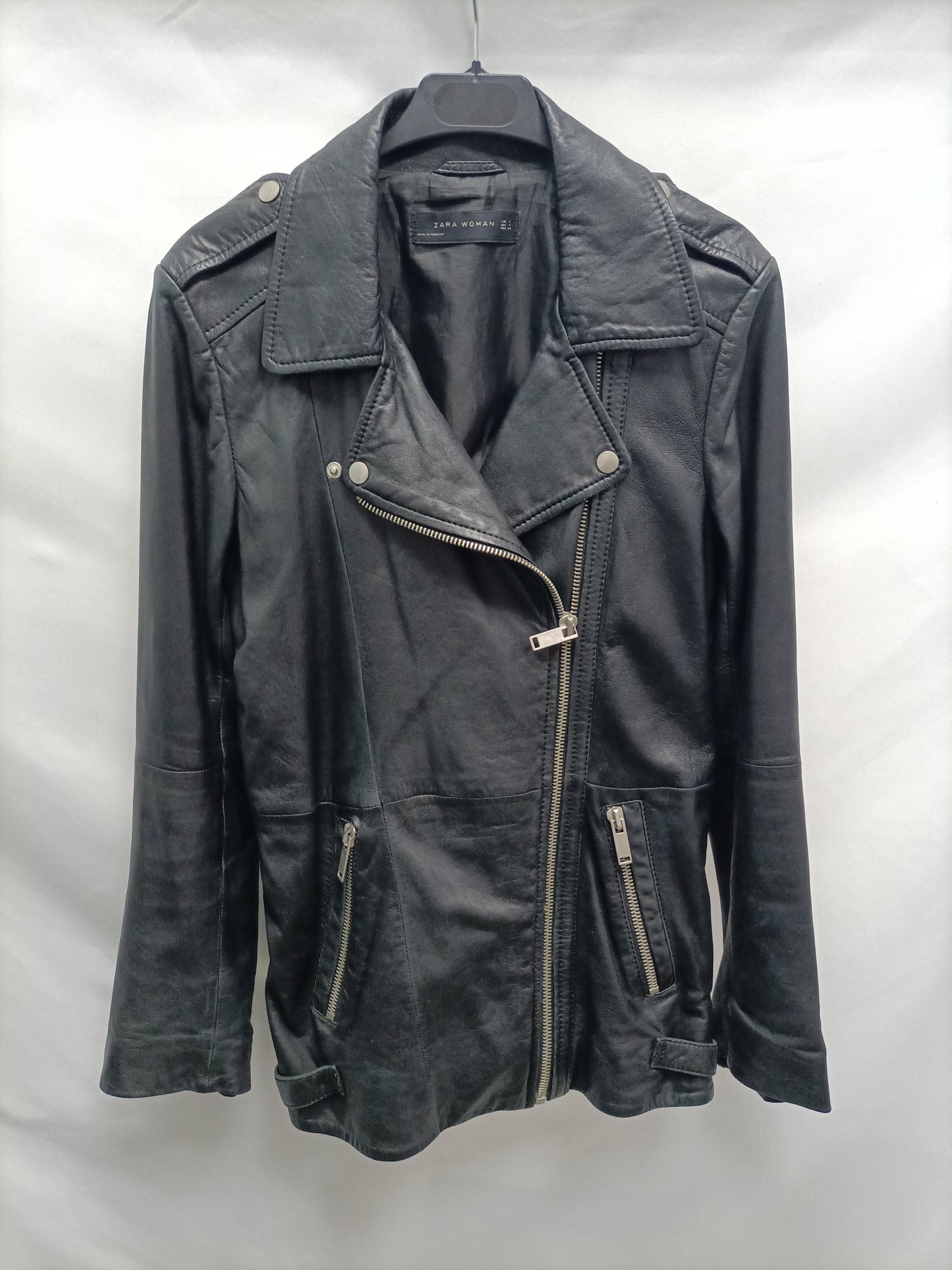 ZARA. Cazadora negra piel T.s