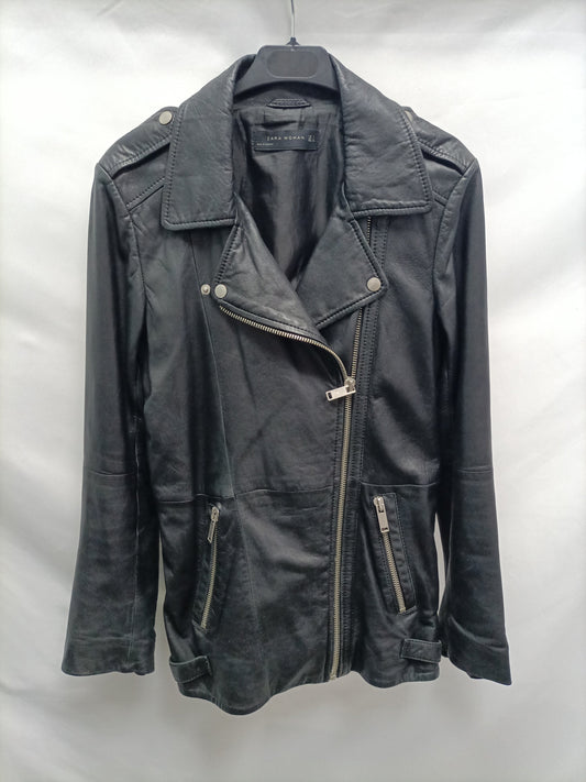 ZARA. Cazadora negra piel T.s