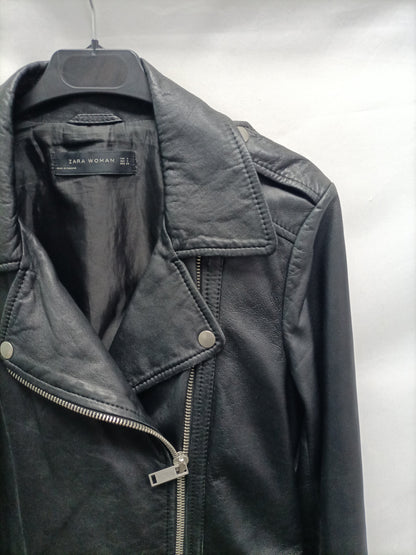 ZARA. Cazadora negra piel T.s