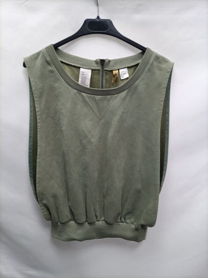 H&amp;M. Green suede top size 38
