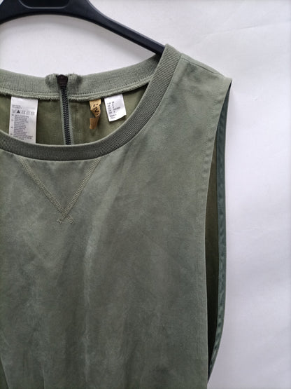 H&amp;M. Green suede top size 38