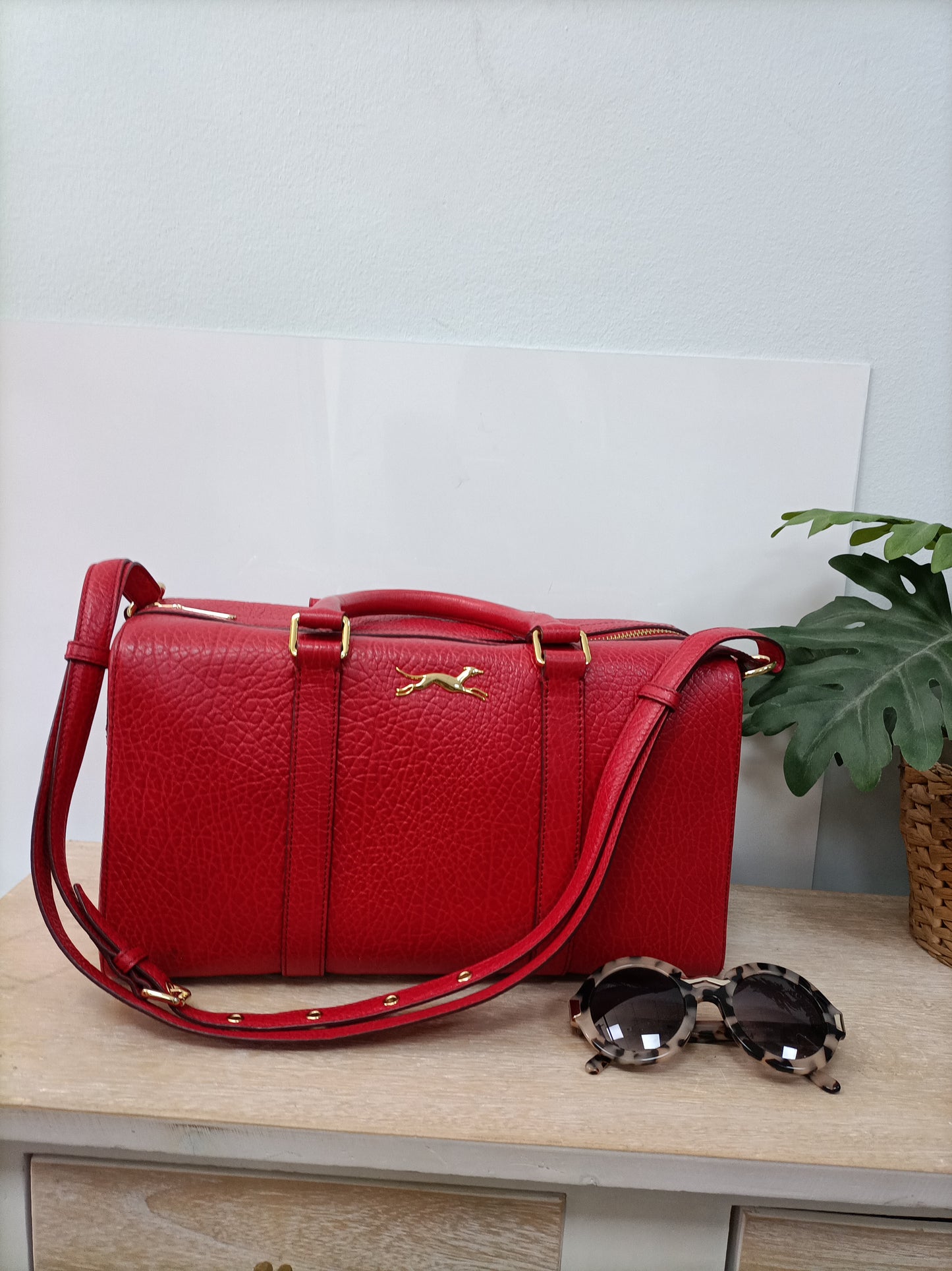 BIMBA Y LOLA. Bolso rojo rígido