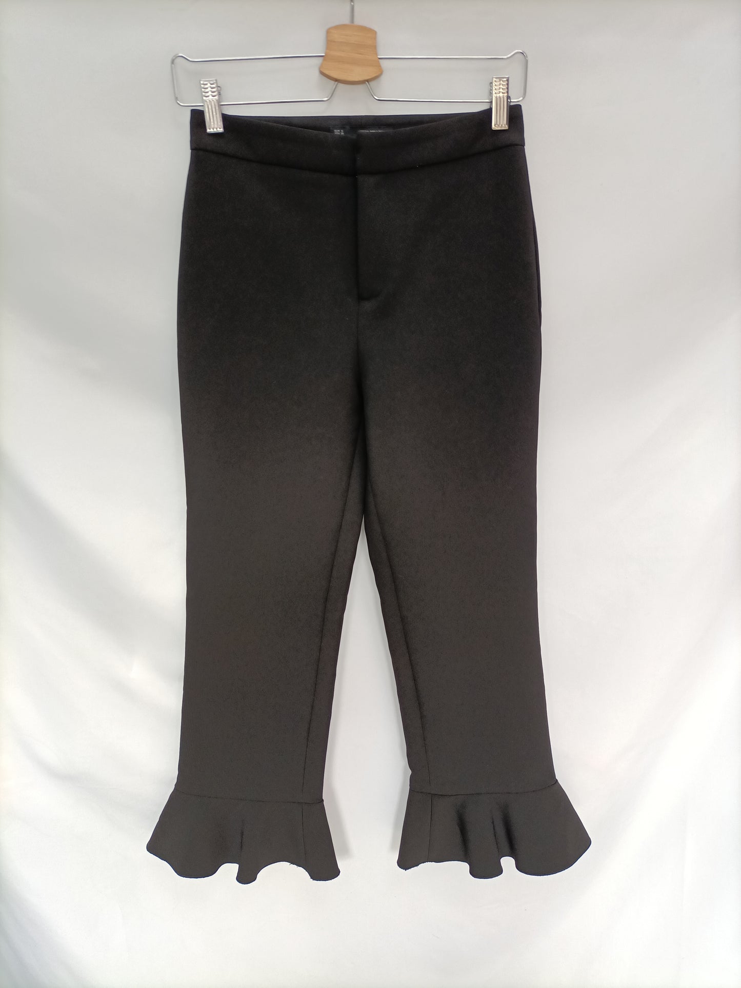 SFERA. Black trousers with ruffles Ts