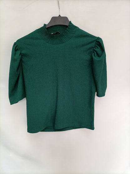PULL&BEAR. Top verde cuello perkins T. m