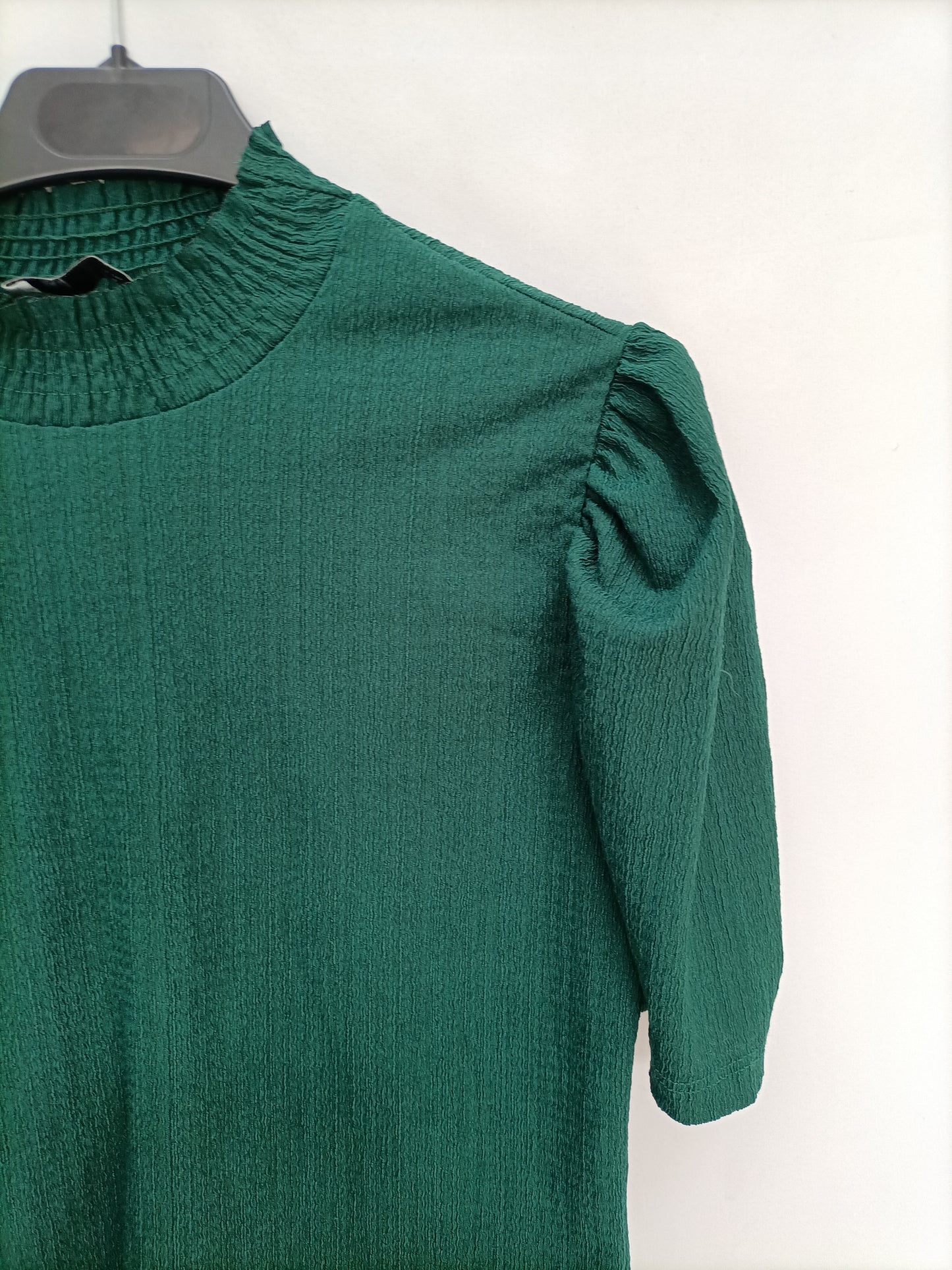 PULL&BEAR. Top verde cuello perkins T. m