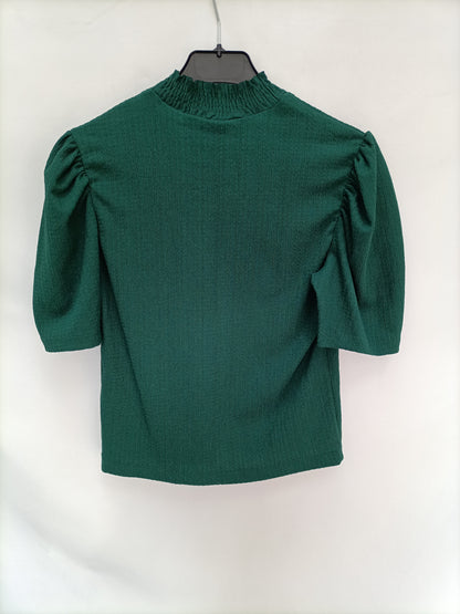 PULL&BEAR. Top verde cuello perkins T. m
