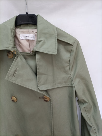 MANGO. Gabardina verde cruzada T.s (tara)