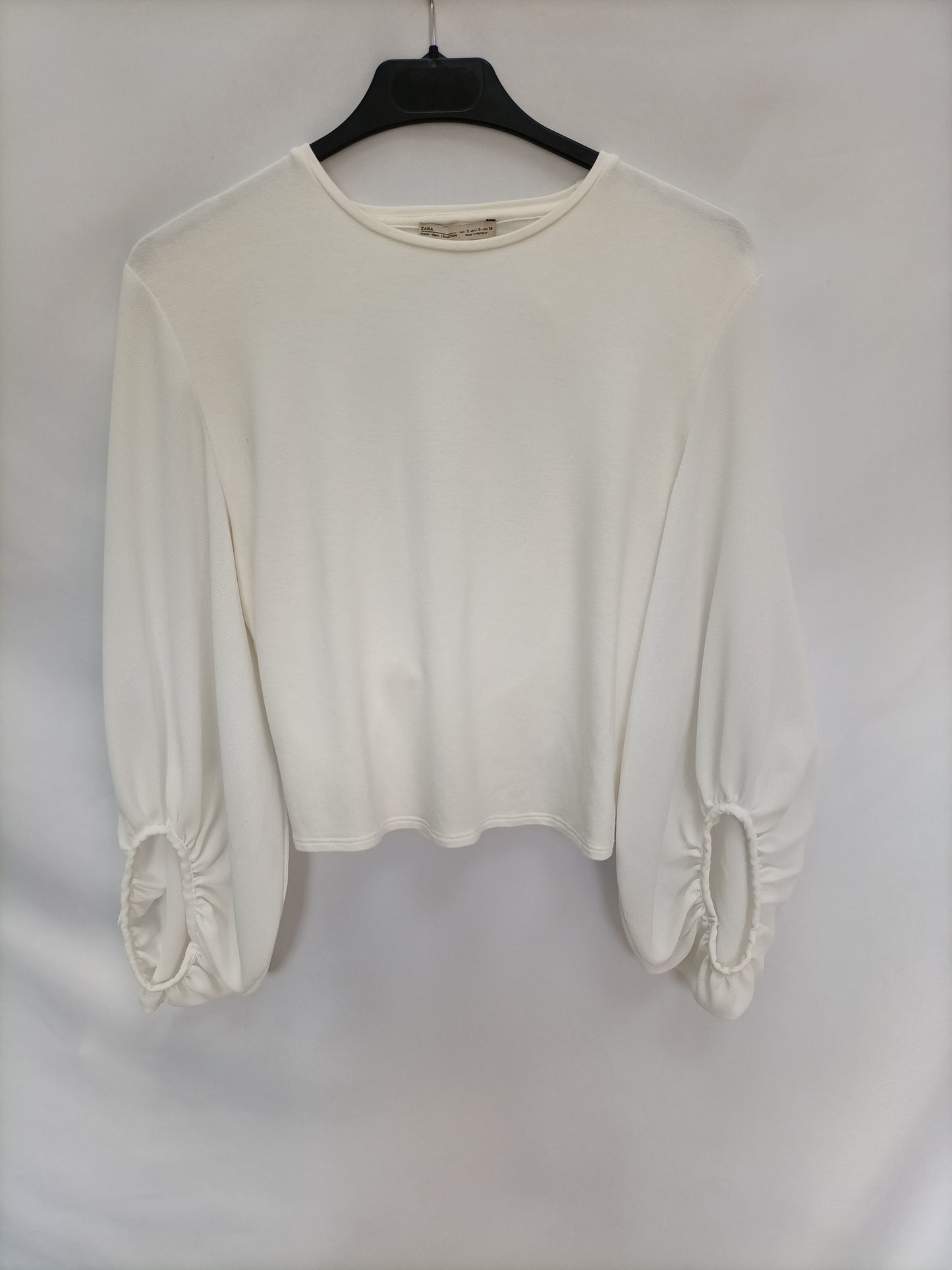 ZARA. Top beige lazada T.s