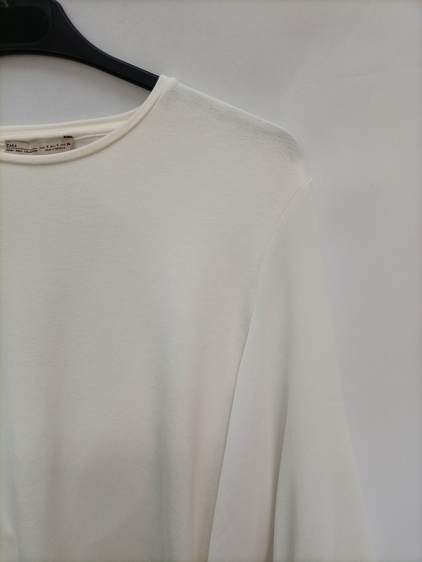 ZARA. Top beige lazada T.s