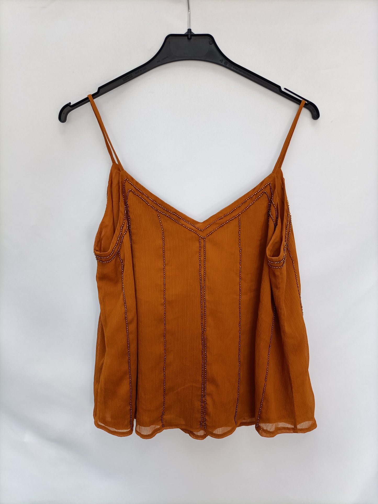 NEW LOOK. Top mostaza pedrería T.40