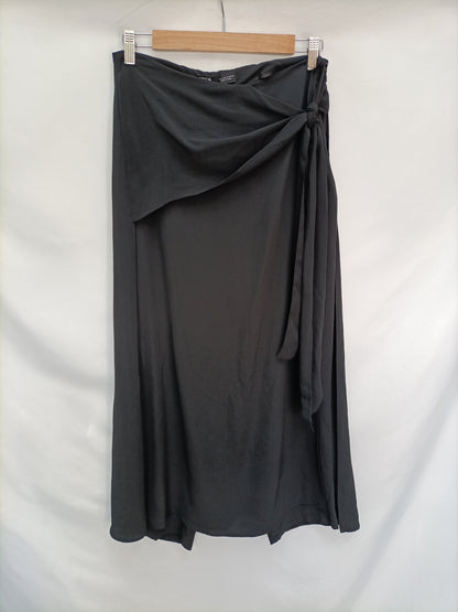 ZARA. Falda/pantalón midi negro T.m