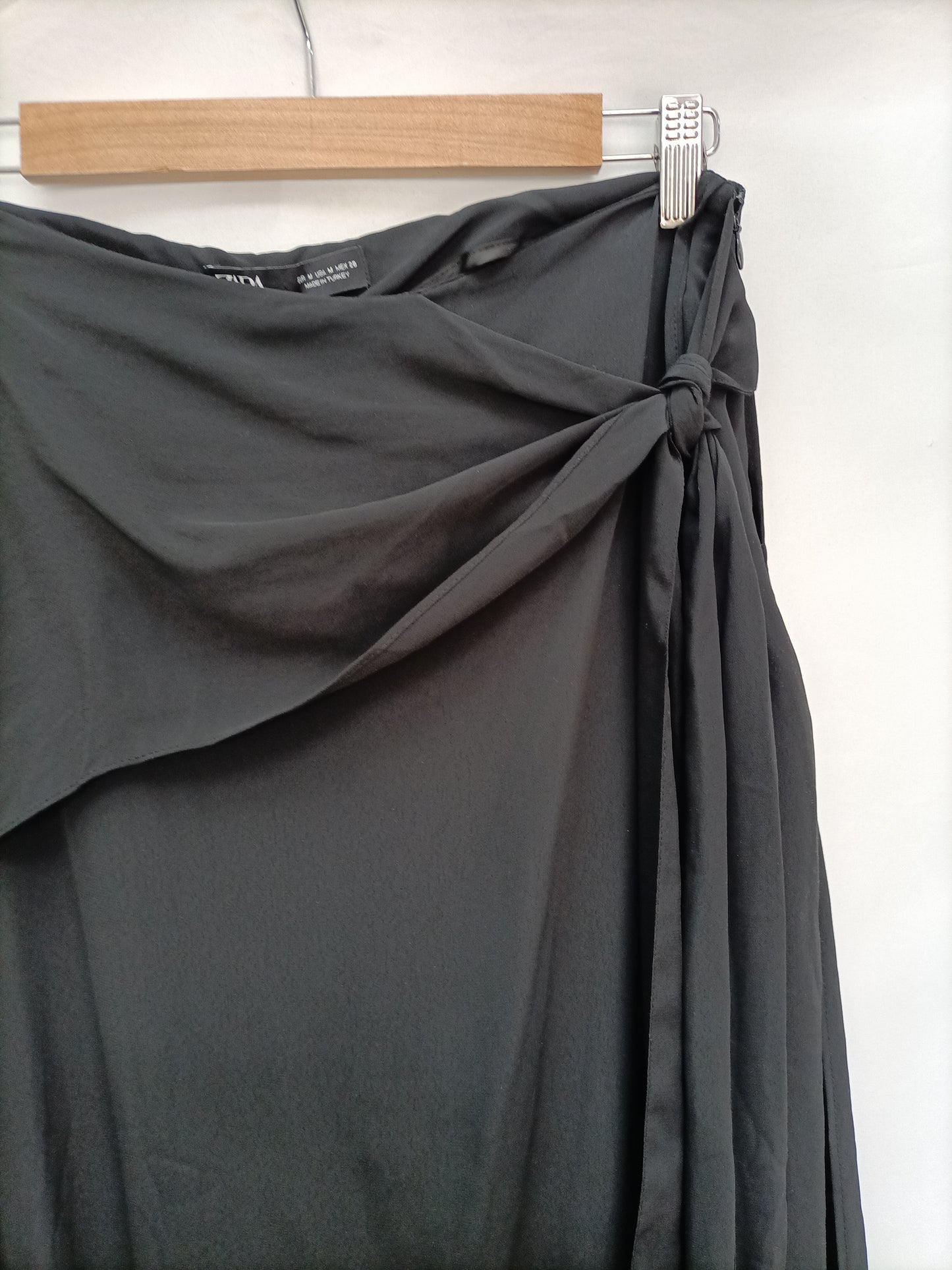 ZARA. Falda/pantalón midi negro T.m