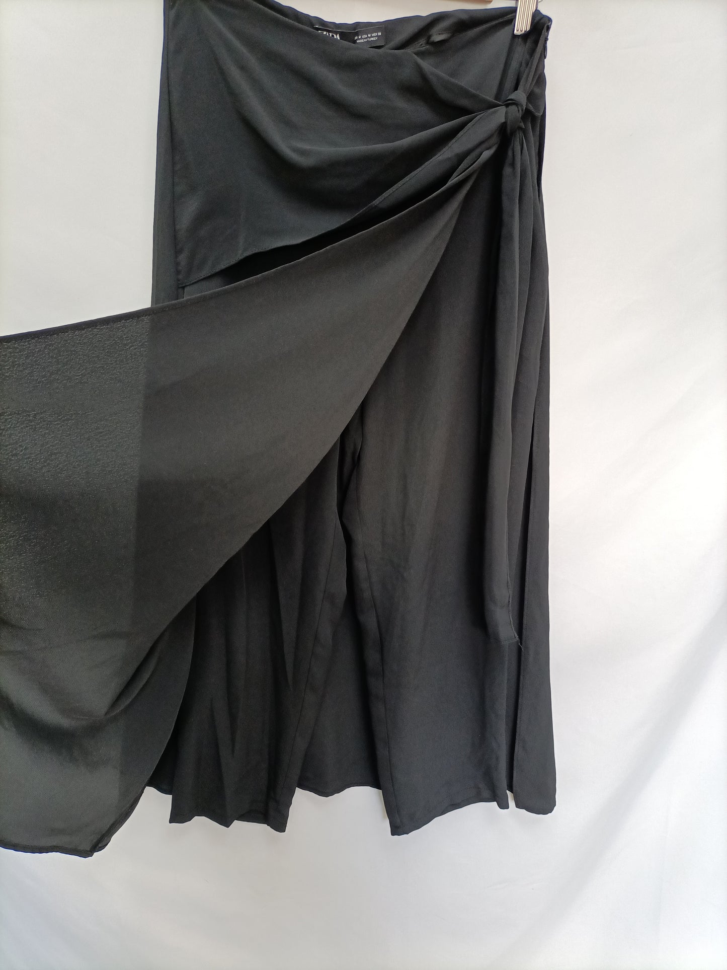 ZARA. Falda/pantalón midi negro T.m